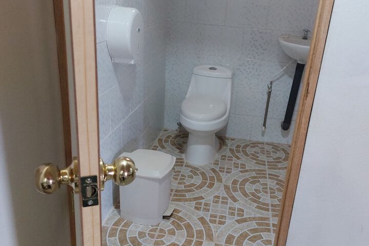 Room 5 of 10