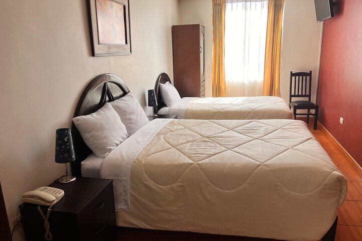 Room 6 of 8