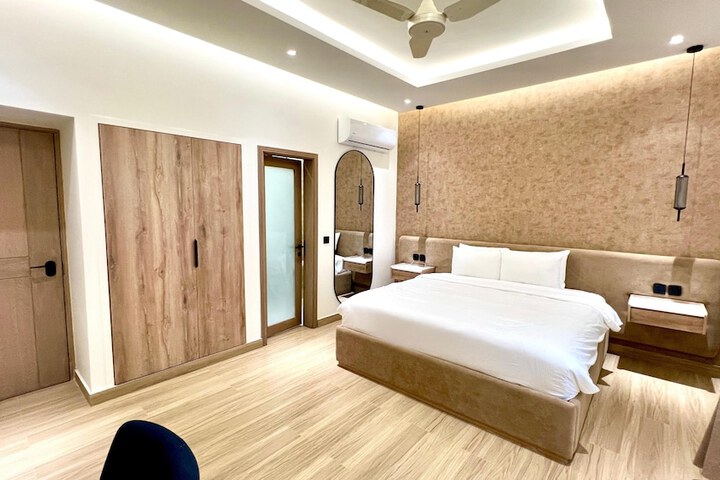 Room 3 of 27