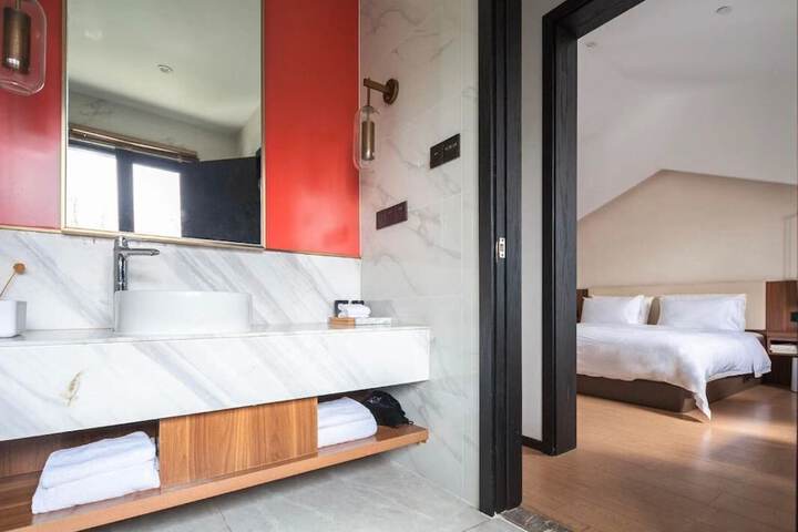 Room 21 of 32