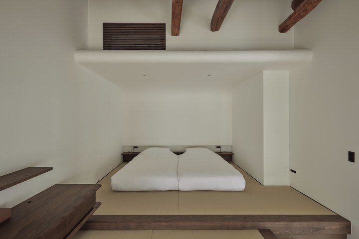 Room 2 of 43