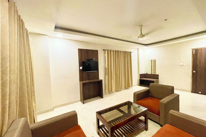 Room 12 of 76