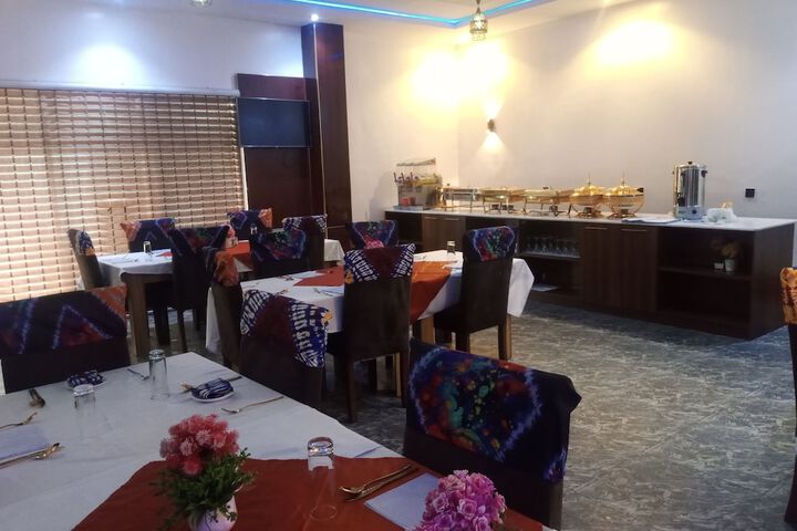 Dining 90 of 104