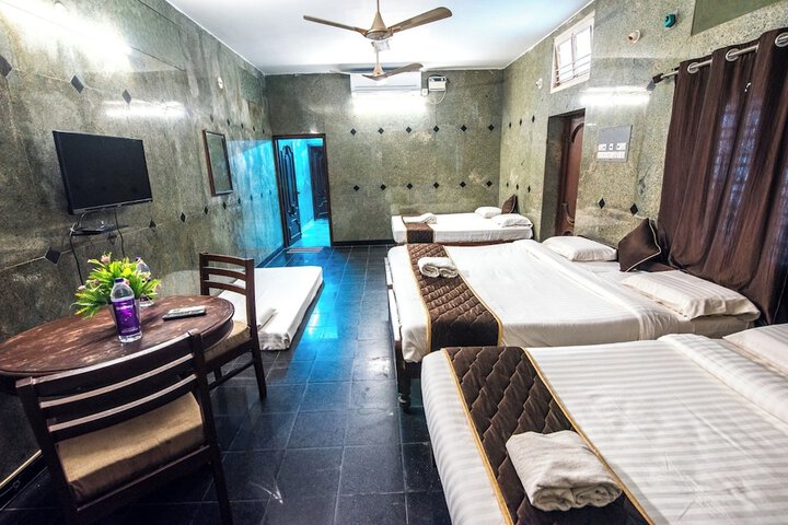 Room 17 of 25
