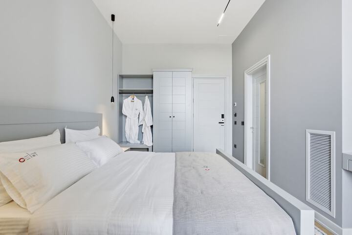 Room 32 of 74