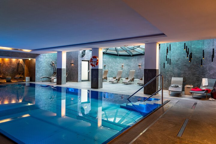 Hotel Pool