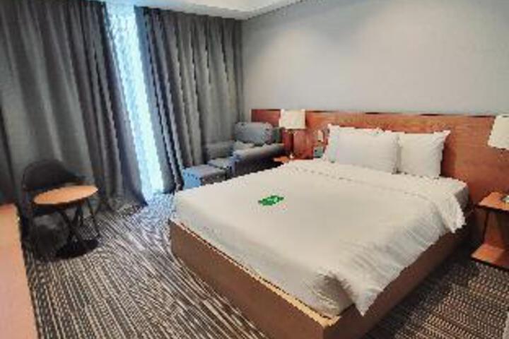 Room 11 of 26