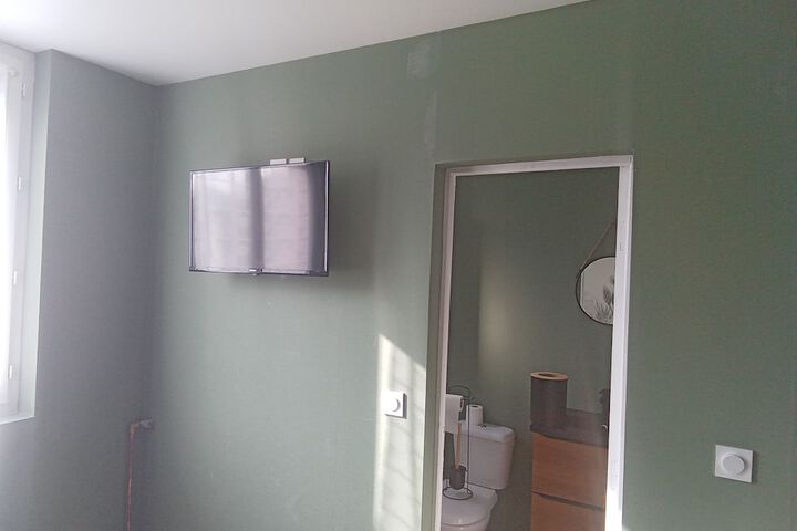 Room 8 of 33