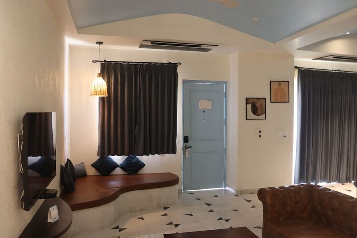 Room 41 of 142