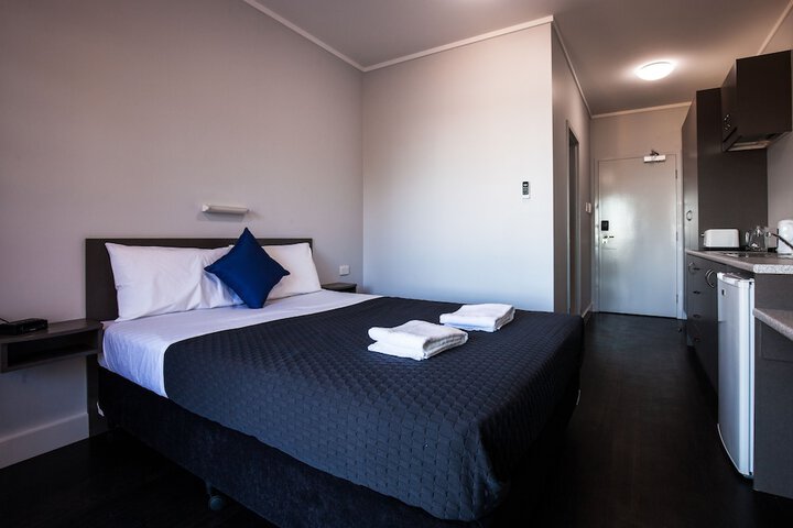 Room 4 of 28