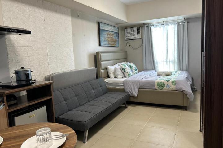 Deluxe Studio Unit Inside IT Park 24