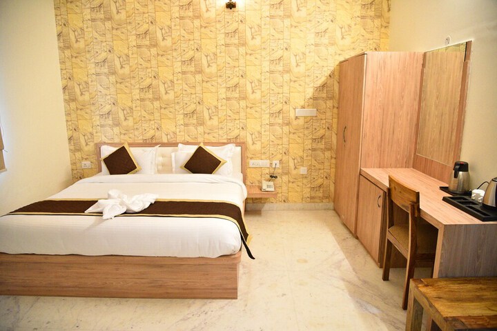 Room 15 of 28