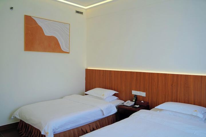 Room 20 of 33