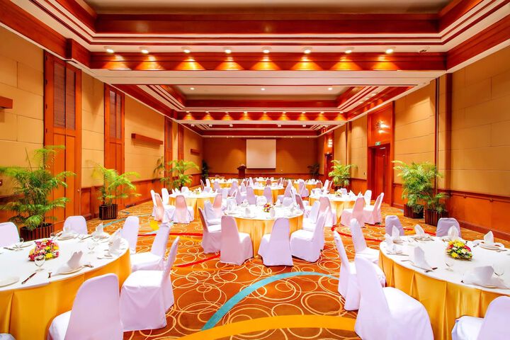 Ballroom/Hall 199 of 257