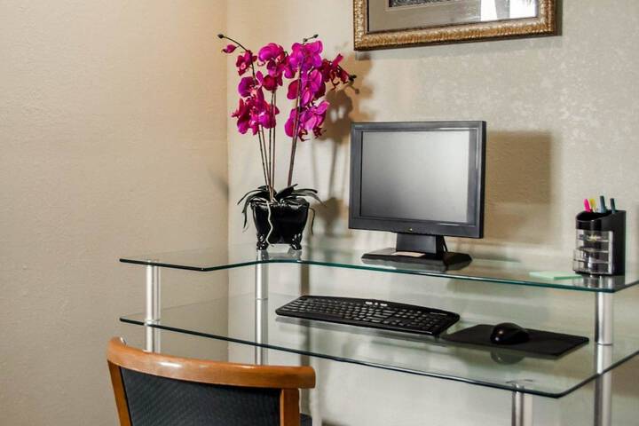 Business Center 19 of 24