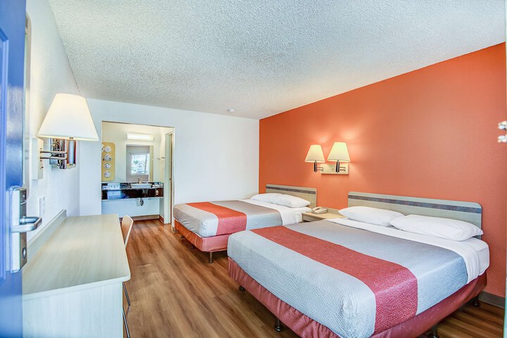 Motel 6 Stockton CA Charter Way West Stockton | Bookonline.com