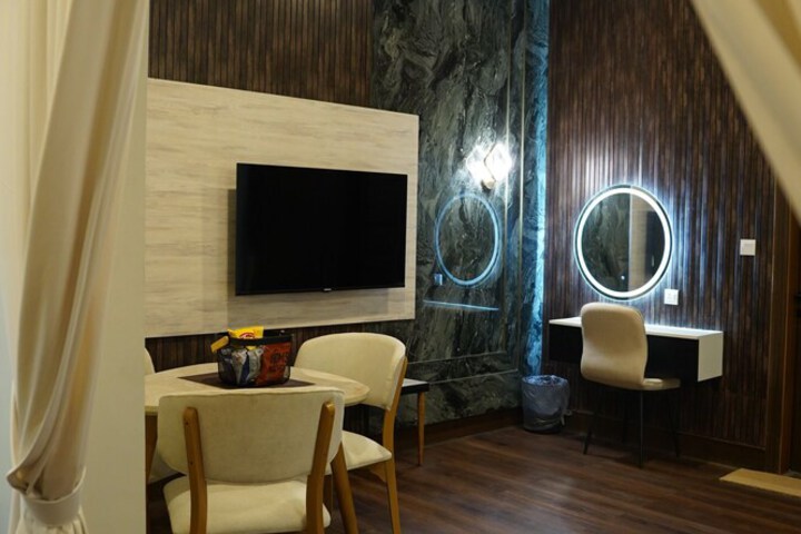 Room 38 of 84