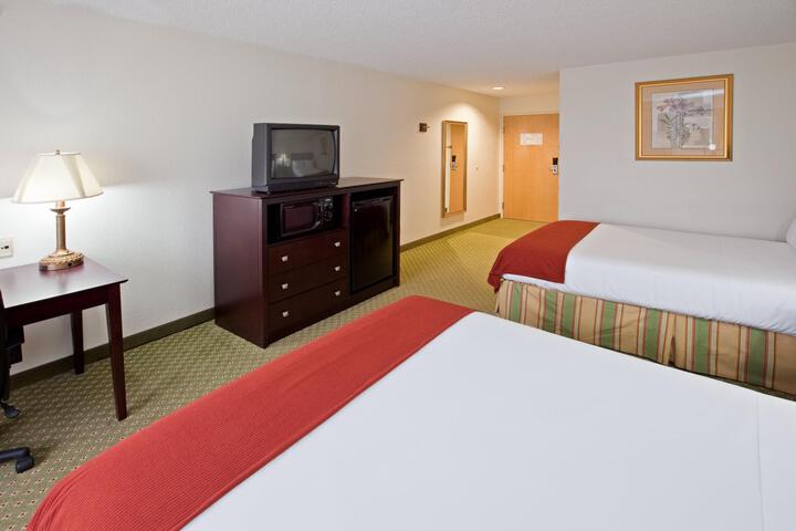 2 Double Beds (1 of 6)