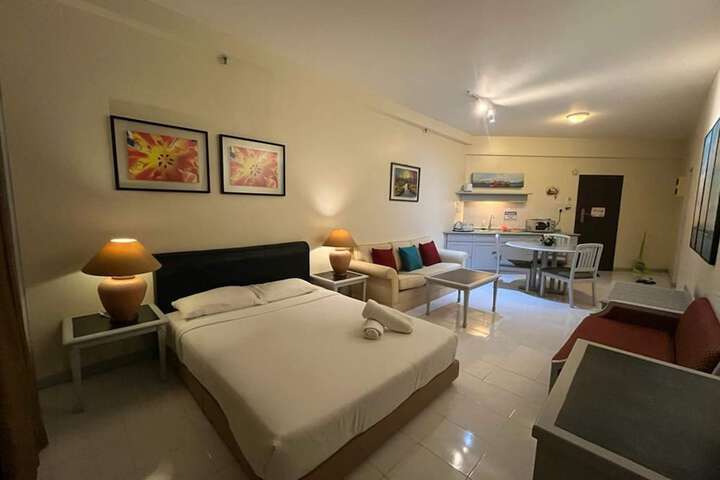 Room 13 of 650