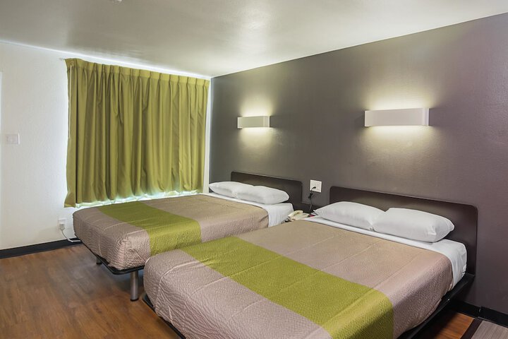 Deluxe Room 2 Queen Beds Kitchenette (15 of 16)