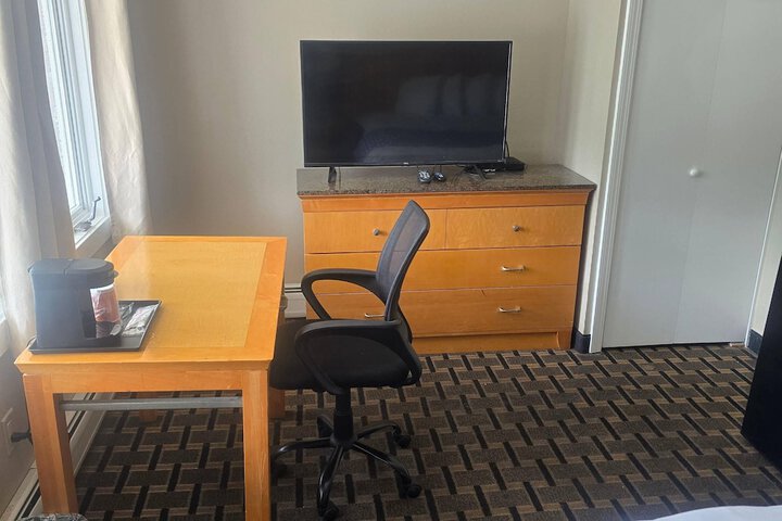 Room 18 of 28