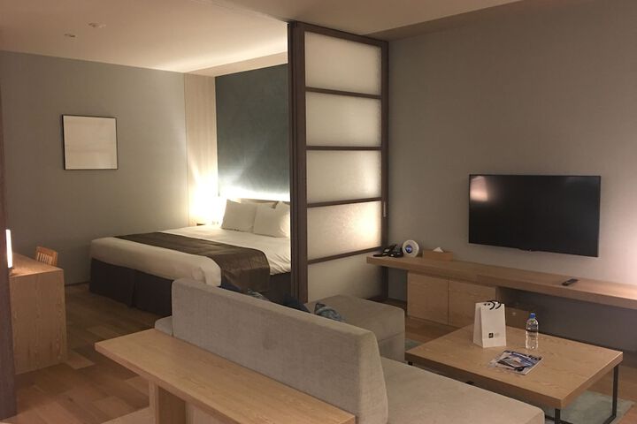Room 9 of 176