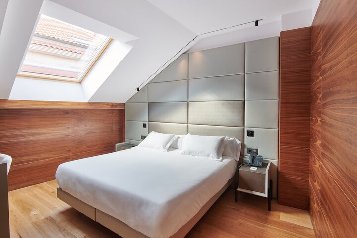 Room 14 of 74