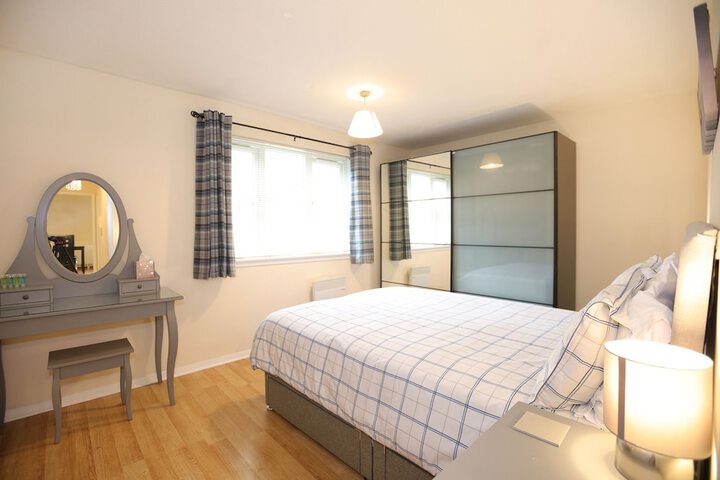 Room 6 of 28