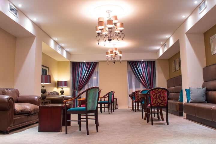 Lounge 42 of 66