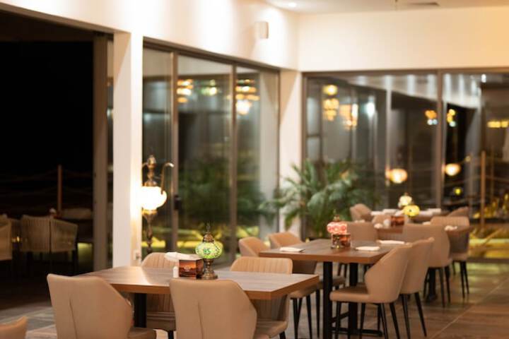 Dining 74 of 160