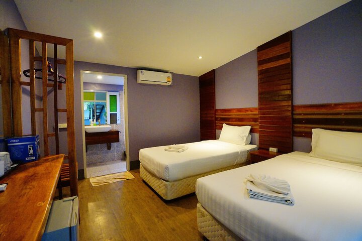 Room 7 of 93