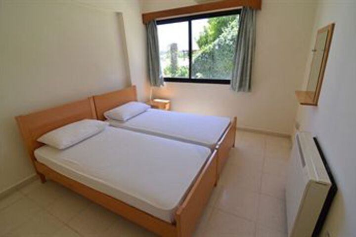 Room 7 of 32