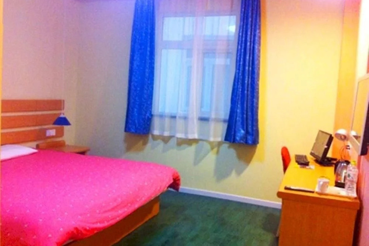 Room 5 of 10