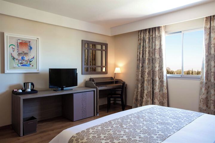 Room 25 of 48