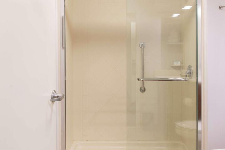 1 King Mobility Accessible with Tub (3 of 31)