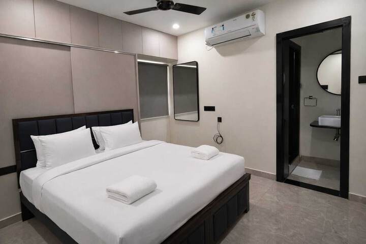 Room 2 of 9