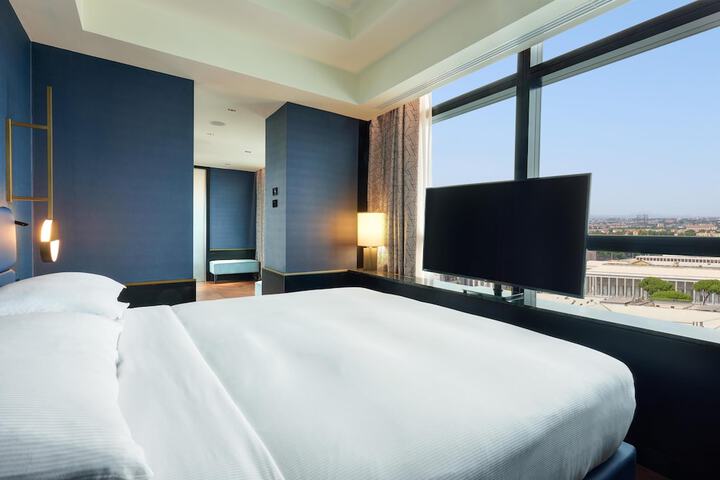 Room 33 of 147