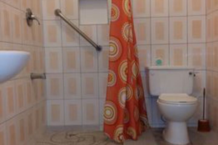 Room 13 of 77