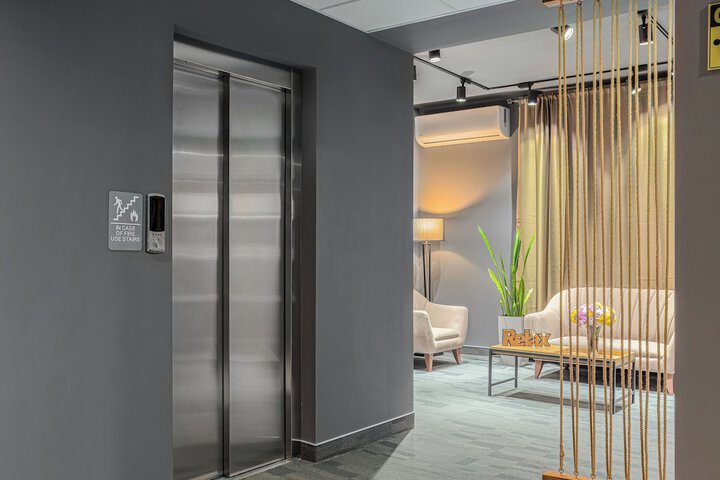 Ballroom/Hall 70 of 71