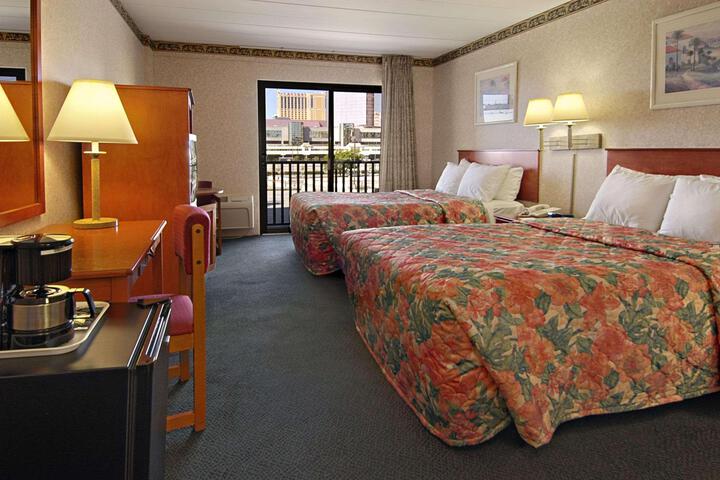 2 Double Beds (14 of 15)