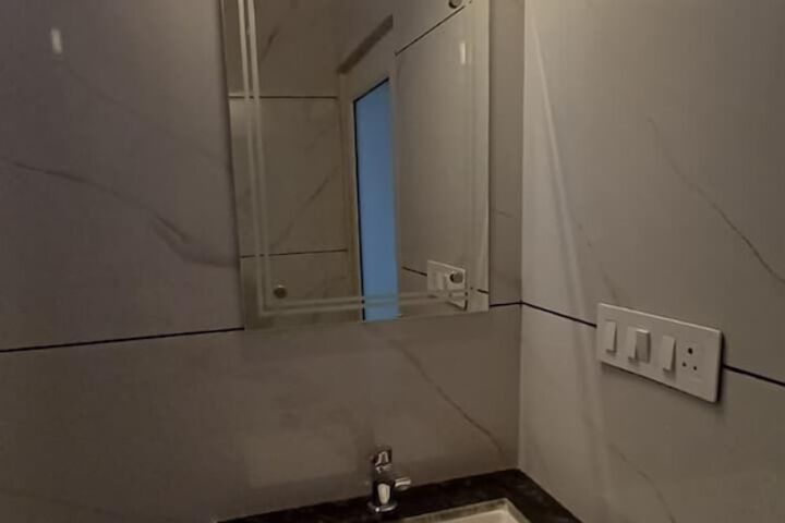 Room 6 of 11