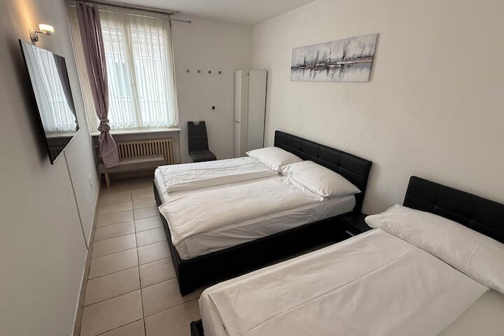 Room 9 of 36