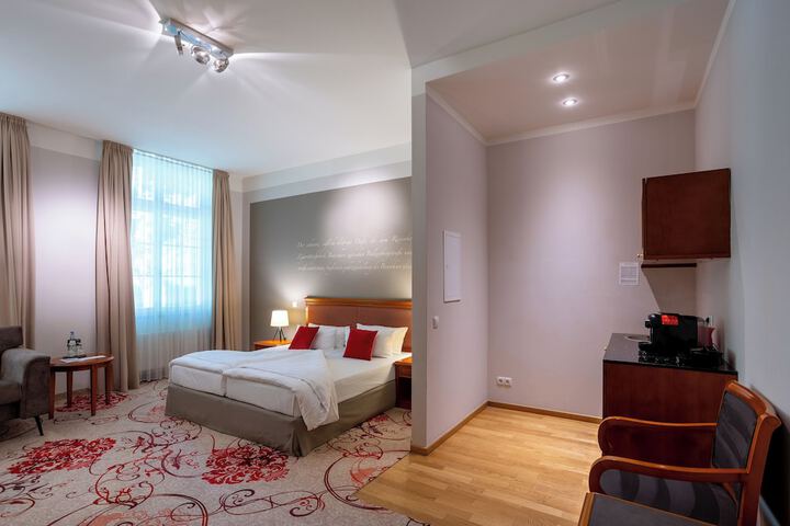 Room 30 of 79