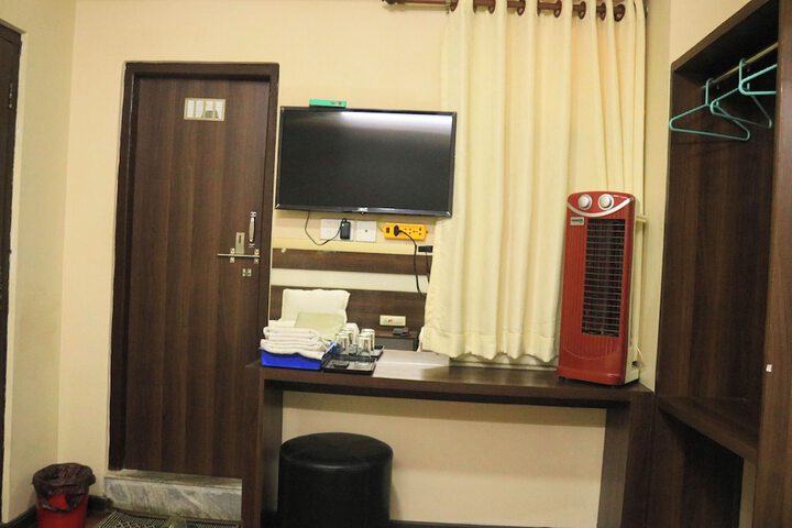 Room 9 of 15