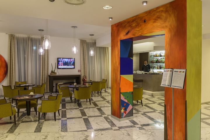 Entrance & Lobby