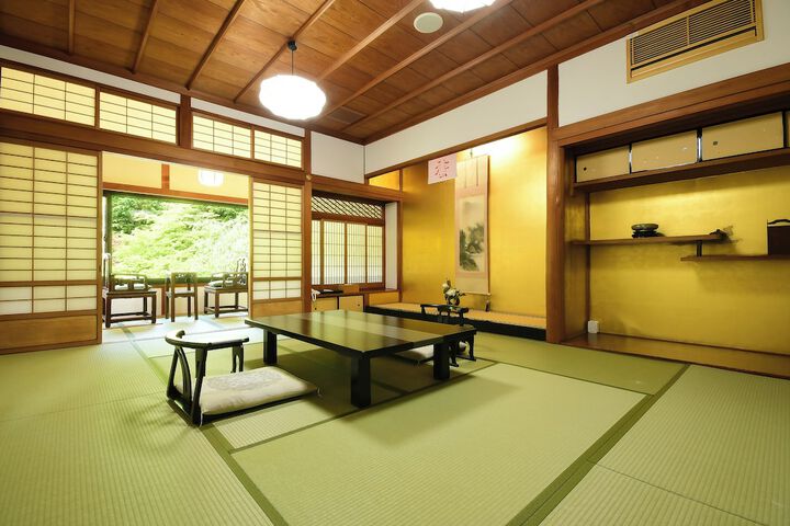 Room 8 of 68