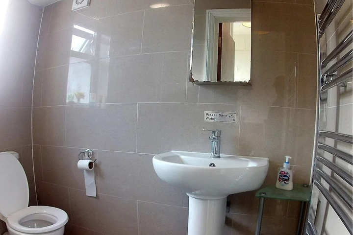 Room 6 of 13