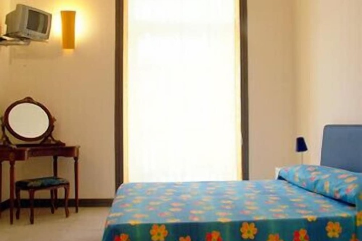 Room 22 of 39