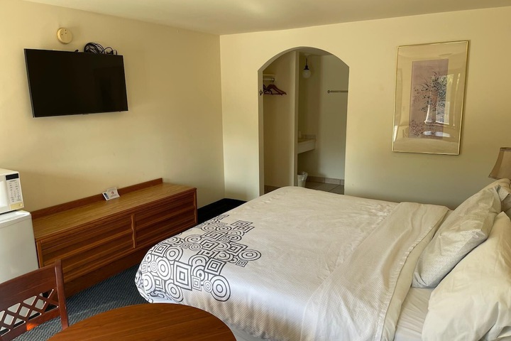 Room 9 of 23
