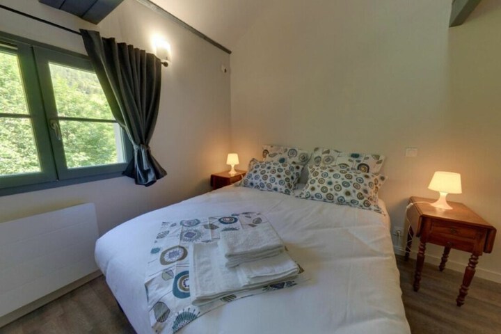 Room 5 of 13